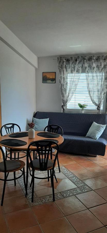 Villa Dobra Family Apartments Vir Exterior photo